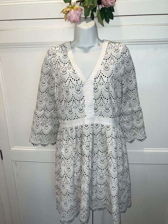 Highline Collective Dresses & Skirts - Highline Dress 👗 💄💋White Eyelet V-Neck Dress